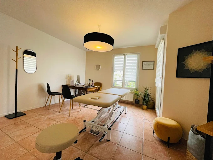 cabinet médical avec table de massage